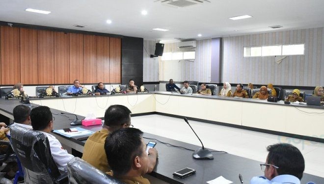 Suasana rapat Pansus LKPJ Walikota Gorontalo 2023 di Aula DPRD Kota Gorontalo.