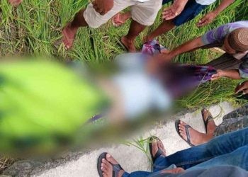 Korban Yuyu Haras (52) saat ditemukan tergeletak di tepi sawah dalam kondisi meninggal dunia.(istimewa)