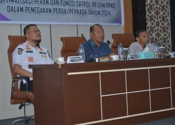 Sekretaris Daerah Provinsi Gorontalo Sofian Ibrahim saat memimpin rakor untuk Satpol PP dan PPNS.(F. Humasprov)