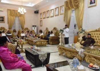 Suasana gelaran adat Tenggeyamo penetapan 1 Ramadan di Rujab Gubernur, Kota Gorontalo, Ahad malam (10/3/2024).(F. Humasprov)