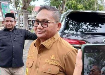Walikota Gorontalo, Marten Taha saat di wawancarai di Lapangan Buladu, Kota Barat, Gorontalo