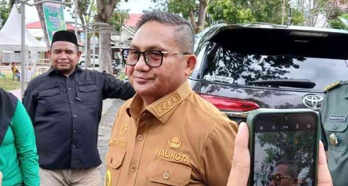 Walikota Gorontalo, Marten Taha saat di wawancarai di Lapangan Buladu, Kota Barat, Gorontalo