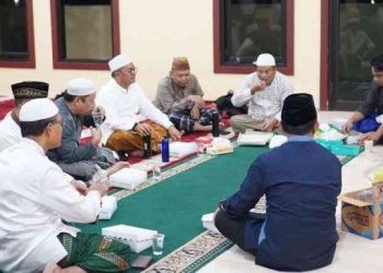 Walikota melaksanakan Itikaf dan sahur bersama Pengurus Muhammadiyah Gorontalo di Masjid Darul Arqham Kota Gorontalo, Sabtu (6/4/2024).