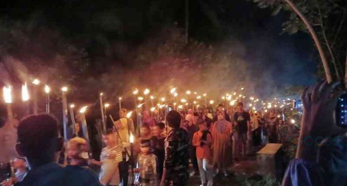 Perayaan pawai Obor keliling di laksanakan oleh masyarakat di Desa Makarti Jaya, Kecamatan Taluditi, Kabupaten Pohuwato.
