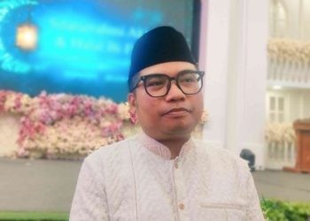 Hendra Saputra Koniyo saat diwawancarai awak media.