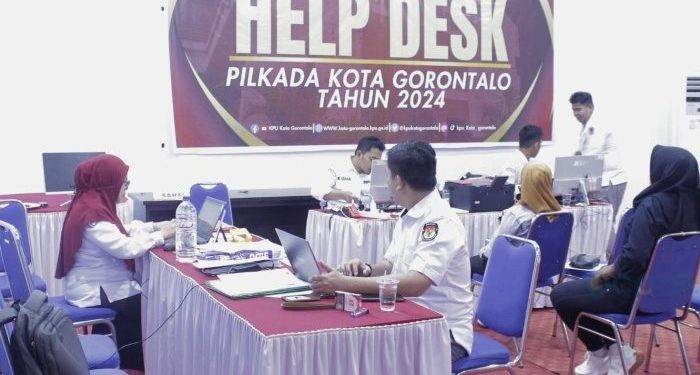 Suasana penerimaan berkas bagi calon anggota PPK Kota Gorontalo di sekretariat KPU Kota Gorontalo.