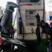 Pengendara mengisi BBM di sebuah SPBU di Setiabudi, Jakarta Selatan, Selasa (3/1/2023). [Suara.com]