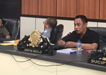 Anggota DPRD Kota Gorontalo Arifin Miolo saat Rapat Pansus LKPJ Kepala Daerah 2023, Senin (29/4/2024).