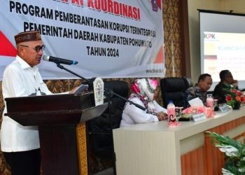 Bupati Pohuwato Saipul Mbuinga saat menyambut kedatangan Korsupgah KPK, Jumat (26/4/2024).(F. Iwanu/Humas)