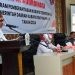Bupati Pohuwato Saipul Mbuinga saat menyambut kedatangan Korsupgah KPK, Jumat (26/4/2024).(F. Iwanu/Humas)