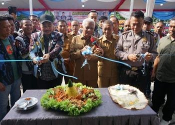 Bupati Asahan Surya saat meresmikan kantor DPD IPK Asahan, Selasa (23/4/2024).