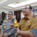 Sekdaprov Gorontalo Sofian Ibrahim didampingi Irwasda Polda Gorontalo, Kombes Pol Edward P. Sirait,diwawancarai usai rapat koordinasi (rakor) keamanan jelang hari raya Idulfitri 1445 Hijriah di Aula Rumah Jabatan Gubernur, Selasa (2/4/2024). (Foto – Winda)