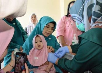 Ketua Tim Penggerak PKK Provinsi Gorontalo Fima Agustina berkunjung ke Posyandu Elang 3 Kelurahan Buladu Kecamatan Kota Barat Kota Gorontalo, Sabtu (6/4/2024).