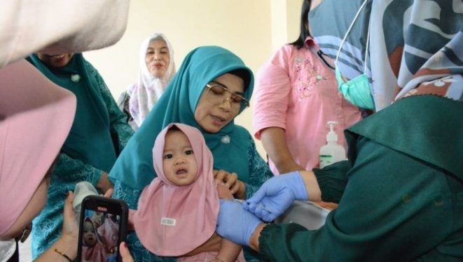 Ketua Tim Penggerak PKK Provinsi Gorontalo Fima Agustina berkunjung ke Posyandu Elang 3 Kelurahan Buladu Kecamatan Kota Barat Kota Gorontalo, Sabtu (6/4/2024).