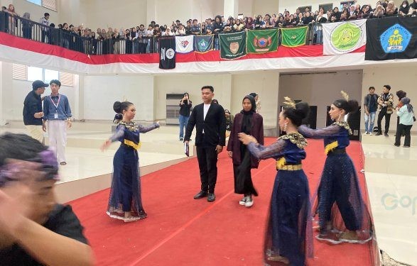 Capt:Arak-Arakan Langga untuk menyambut pasangan capres dan cawapres paket REAKTIF (Ridah Aprijal Kolaboratif, Aspiratif, dan Inofatif). Fg.Aas Ome/Gopos