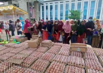 2000 paket yang disediakan oleh Kejaksaan Tinggi Gorontalo (Kejati) Gorontalo diserbu warga.