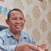 Plt Kepala BNNP Gorontalo Muchars Daud saat diwawancarai di ruang kerjanya, Jumat (26/4/2024).(F. Putra/gopos)