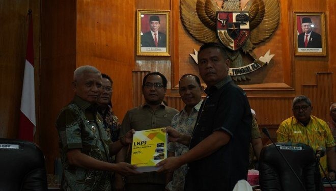 Bupati Asahan Surya menyampaikan LKPJ Tahun 2023 kepada DPRD Kabupaten Asahan, Senin (14/03/2024)