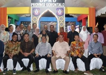 Foto para Anggota Dewan Legislatif Provinsi Gorontalo dan Kota Gorontalo sedang memeriahkan Legislative SulutGo Expo 2024 di Tondano Sulawesi Utara.