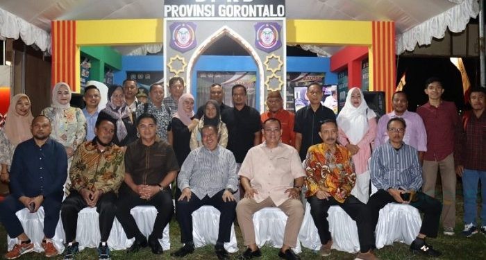 Foto para Anggota Dewan Legislatif Provinsi Gorontalo dan Kota Gorontalo sedang memeriahkan Legislative SulutGo Expo 2024 di Tondano Sulawesi Utara.