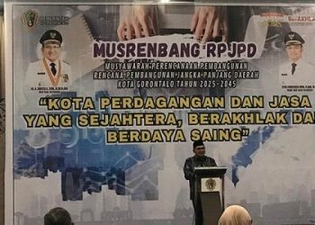 Wali Kota Gorontalo, Marten Taha, membuka pelaksanaan Musrenbang RPJPD Kota Gorontalo. (Iya/Gopos)
