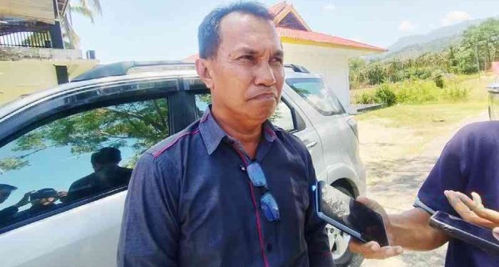Ketua Tim 5 DPW Partai Nasdem Gorontalo, Mashuri diwawancarai awak media.