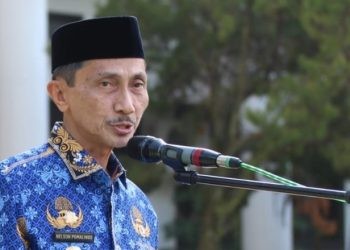 Bupati Gorontalo Nelson Pomalingo saat memimpin apel perdana pasca Ramadan dan Idul Fitri, Selasa (16/4/2024).
