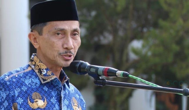Bupati Gorontalo Nelson Pomalingo saat memimpin apel perdana pasca Ramadan dan Idul Fitri, Selasa (16/4/2024).