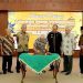 Bupati Asahan Surya menandatangani prasasti peresmian kantor PWRI Kabupaten Asahan.