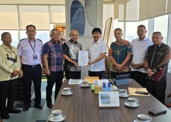 Pemda Pohuwato menyerahkan proposal perpanjangan Run Way Bandara Pohuwato, ke Kementerian Perhubungan, Senin (29/04/2024) (Istimewa)