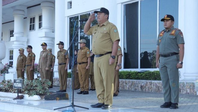 Wakil Bupati Asahan Taufik Zainal Abidin memimpin apel gabungan bulan Maret Tahun 2024 di halaman Kantor Bupati Asahan, Senin (4/3/2024)