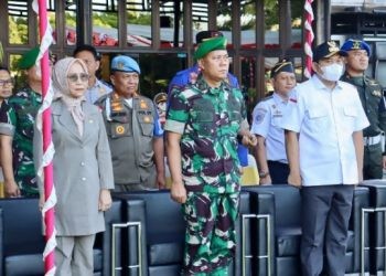 Anggota DPRD Provinsi Gorontalo, Sitti Nurain Sompie (kiri) saat menghadiri gelar pasukan dalam rangka operasi keselamatan otanaha yang digelar oleh Polda Gorontalo, Rabu (3/4/2024) (muhajir/gopos)