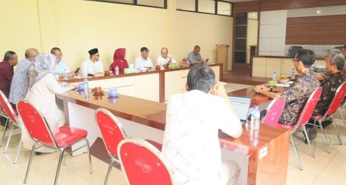 Rapat Komisi I Deprov Gorontalo bersama BKD Provinsi Gorontalo dalam rangka evaluasi disiplin ASN Pemprov Gorontalo, Jumat (19/4/2024) (muhajir/gopos)