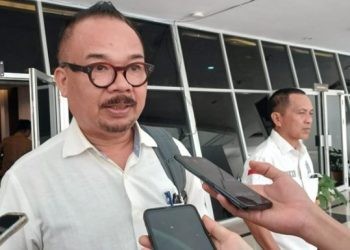 Ketua Komisi III Deprov Gorontalo, Thomas Mopili saat diwancarai awak media, Senin (22/4/2024) (muhajir/gopos)