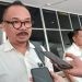 Ketua Komisi III Deprov Gorontalo, Thomas Mopili saat diwancarai awak media, Senin (22/4/2024) (muhajir/gopos)