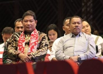 Ketua DPRD Provinsi Gorontalo, Paris RA Jusuf (kanan) saat menghadiri pembukaan legislatif expo di Tondano, Sulawesi Utara (dok. hms)