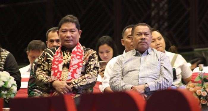 Ketua DPRD Provinsi Gorontalo, Paris RA Jusuf (kanan) saat menghadiri pembukaan legislatif expo di Tondano, Sulawesi Utara (dok. hms)