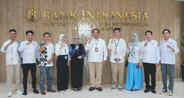 Pimpinan dan jajaran perguruan tinggi UNBITA berpose bersama KPwBI Provinsi Gorontalo, Dian Nugraha pada kunjungan kemitraan, Rabu (24/4/2024) (muhajir/gopos)