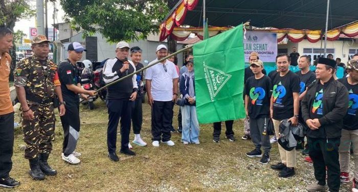 Pelepasan peserta jalan Sehat dalam kegiatan Harlah GP Ansor ke-90 di Provinsi Gorontalo. foto hms/ansor Gorontalo