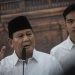 Presiden terpilih Prabowo Subianto (kiri) didampingi Wakil Presiden terpilih Gibran Rakabuming Raka (kanan) menyampaikan keterangan pers usai mengikuti rapat pleno terbuka penetapan pasangan calon Presiden dan Wakil Presiden terpilih Pemilu 2024 di Gedung Komisi Pemilihan Umum (KPU), Jakarta, Rabu (24/4/2024). KPU resmi menetapkan Prabowo Subianto dan Gibran Rakabuming Raka sebagai Presiden dan Wakil Presiden terpilih periode 2024-2029. ANTARA FOTO/Aprillio Akbar/Spt.
