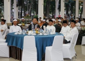 Bupati Asahan Surya bersama jajaran melaksanakan buka puasa bersama, Jumat (15/3/2024).
