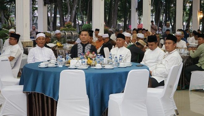 Bupati Asahan Surya bersama jajaran melaksanakan buka puasa bersama, Jumat (15/3/2024).