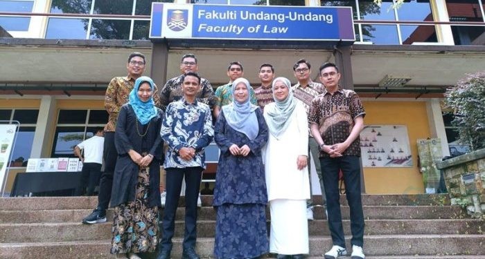 Tim Jalrev dan Prodi Ilmu Hukum, Fakultas Hukum UNG bersama Fakulti Undang-Undang Universiti Teknologi Mara-Malaysia (dok fh ung)