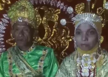 Pasangan bahagia beda usia, Daeng Arjun (62) dan Yeyen Thaib (22) di Kecamatan Lemito, Kabupaten Pohuwato, Gorontalo.(f. dok keluarga)