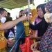 Penjabat Gubernur Gorontalo Ismail Pakaya turut memantau kegiatan pasar murah yang digelar di Polda Gorontalo, Sabtu (6/4/2024).(F. Fadil/humasprov)