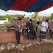 Pemusnahan Ribuan Botol Miras Berbagai Merek berlangsung di halaman Polres Pohuwato, Jum'at (5/4/2024). (F. Yusuf/Gopos)