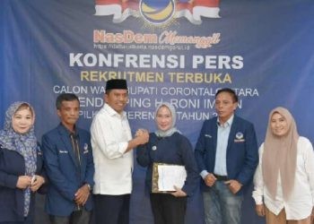 Hj. Fatmawaty Syarief resmi mendaftarkan diri sebagai Bakal Calon Wakil Bupati Gorontalo Utara Partai Nasional Demokrat (Nasdem) pada Selasa, 7 Mei 2024.
