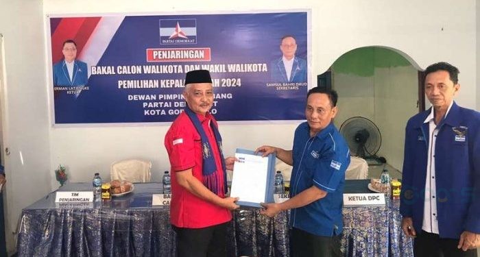 Foto Alifudin Djamal saat melakukan pendaftaran di Partai Demokrat dan Partai Persatuan Pembangunan. pada Kamis/9/5/2024 fotoRama/Gopos