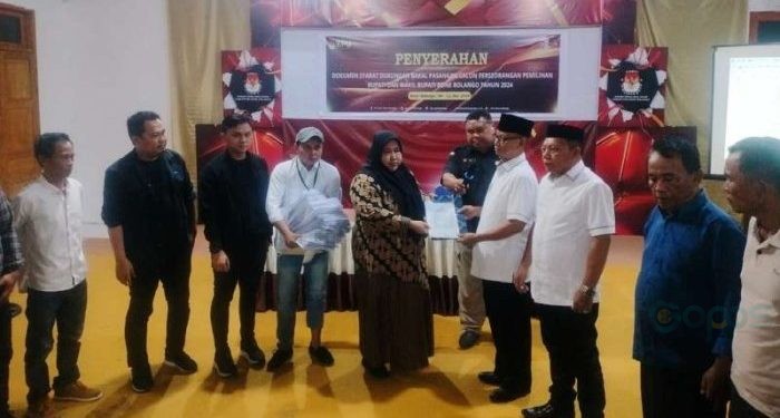 Ismet Mile-Risman Tolingguhu menyerahkan   berkas Bakal Calon Bupati dan Wakil Bupati Bone Bolango ke KPU Bone Bolango.