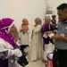 Jemaah Calon Haji Kloter 10 UPG Asal Provinsi Gorontalo Diberangkatkan ke Tanah Suci, 
Imigrasi Gorontalo Lakukan Pengecekan Dokumen Perjalanan